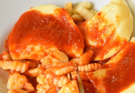 ravioli di ricotta col sugo